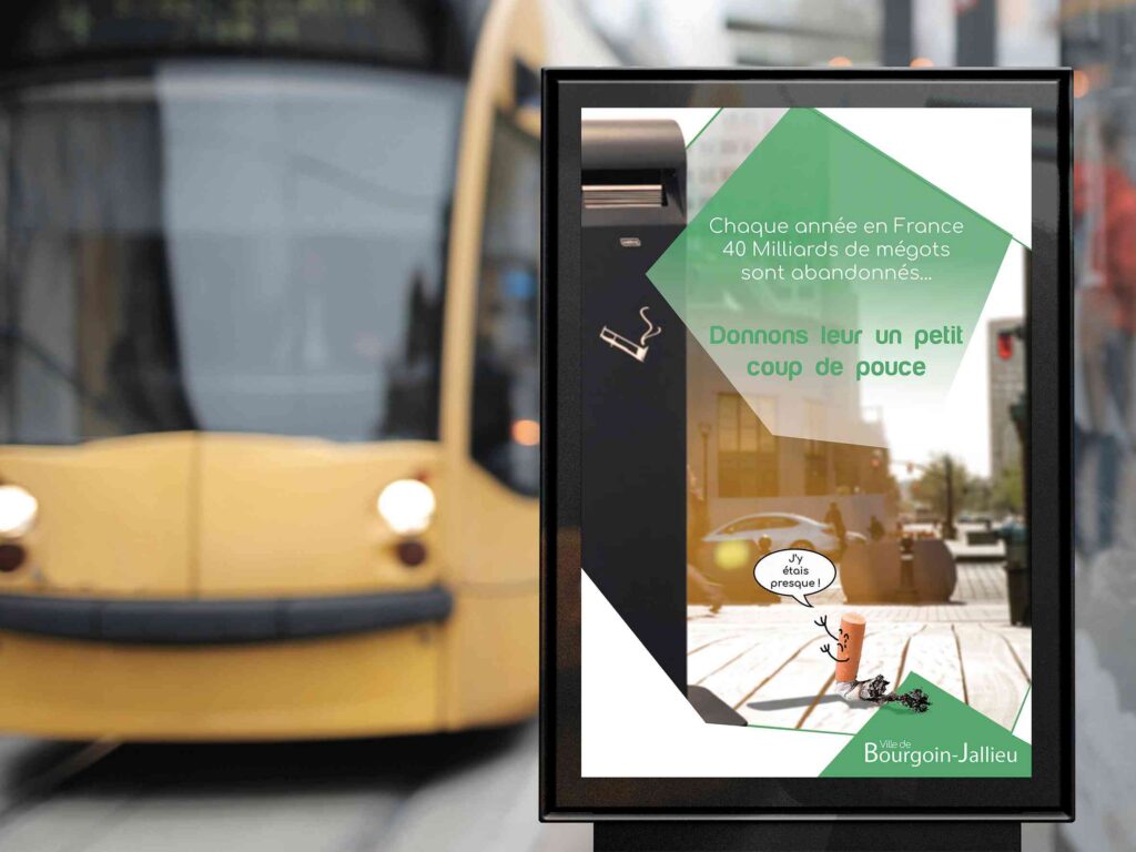 Affiche sur un abribus pour dénoncer le jet de mégots dans la rue. Affiche réalisée par l'atelier Filigrane
