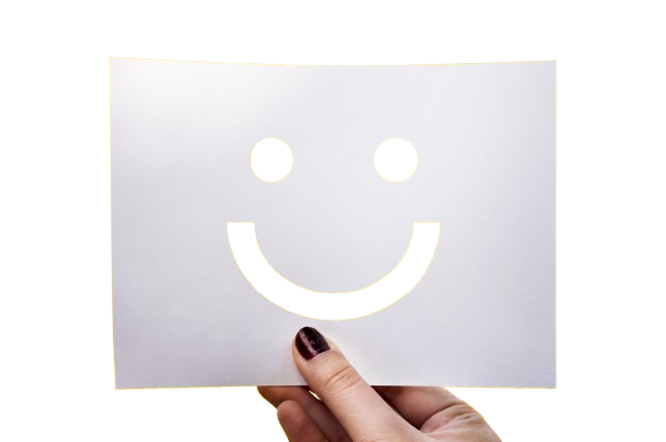 Page blanche tenue par une main avec un smiley découpé dedans
